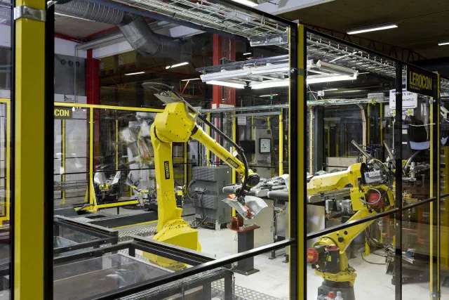 Robot welding line